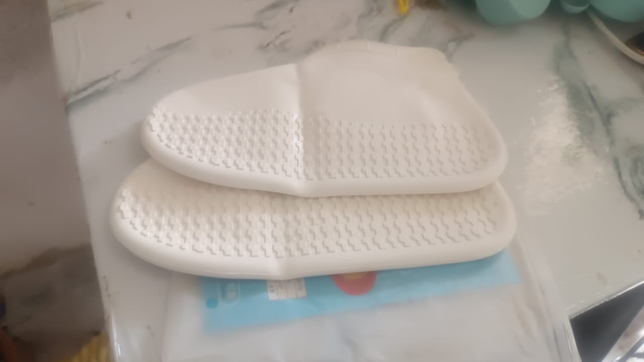 Non-Slip Silicone Rain Reusable Anti skid Waterproof Fordable Boot Shoe Cover (Small Size / 1 Pair / Mix Color)