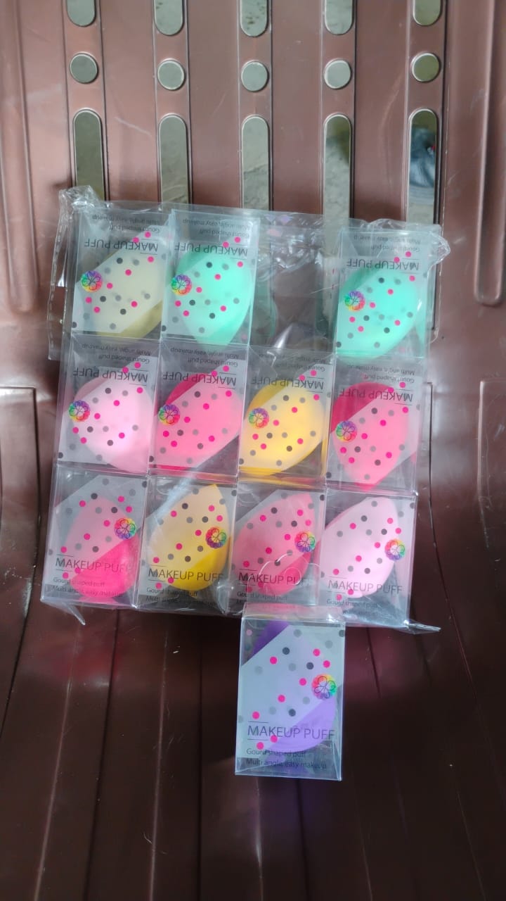 Makeup Sponge for blending liquid Foundations, Powders, and Creams (Multicolor / 1 Pc)